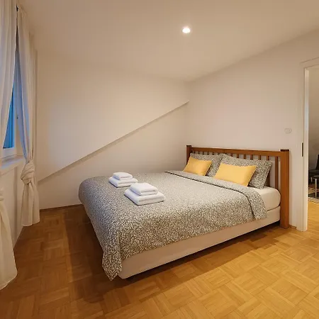 Kindstay Prague Airport شقة *