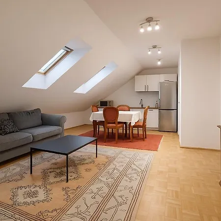 Kindstay Prague Airport شقة