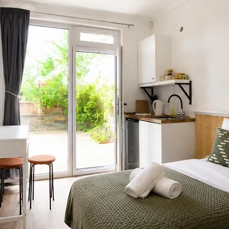 Kindstay Prague Airport Tuchomerice